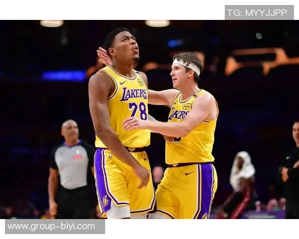 八村塁绝杀前里夫斯强攻扳平比分回防怒喷裁判展现巨星气质 八村塁绝杀前里夫斯强攻扳平比分回防怒喷裁判展现巨星气质