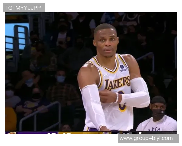 小乔丹传授防守秘诀奎因全力以赴争抢每个篮板的决心 小乔丹传授防守秘诀奎因全力以赴争抢每个篮板的决心