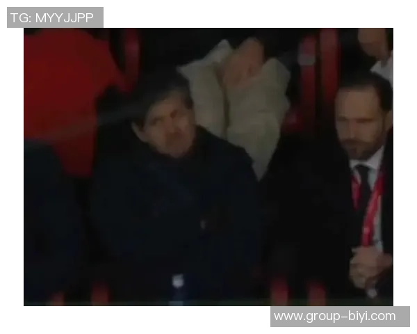 尼日利亚主播穿马竞外套买报纸被误认成卢克曼的趣事 尼日利亚主播穿马竞外套买报纸被误认成卢克曼的趣事