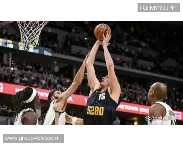约基奇半场表现亮眼5投4中斩获10分3篮板6助攻三分球命中率高达667